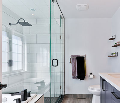custom glass shower enclosure in bathroom installed by Bennett Glass and Mirror in Prescott, AZ